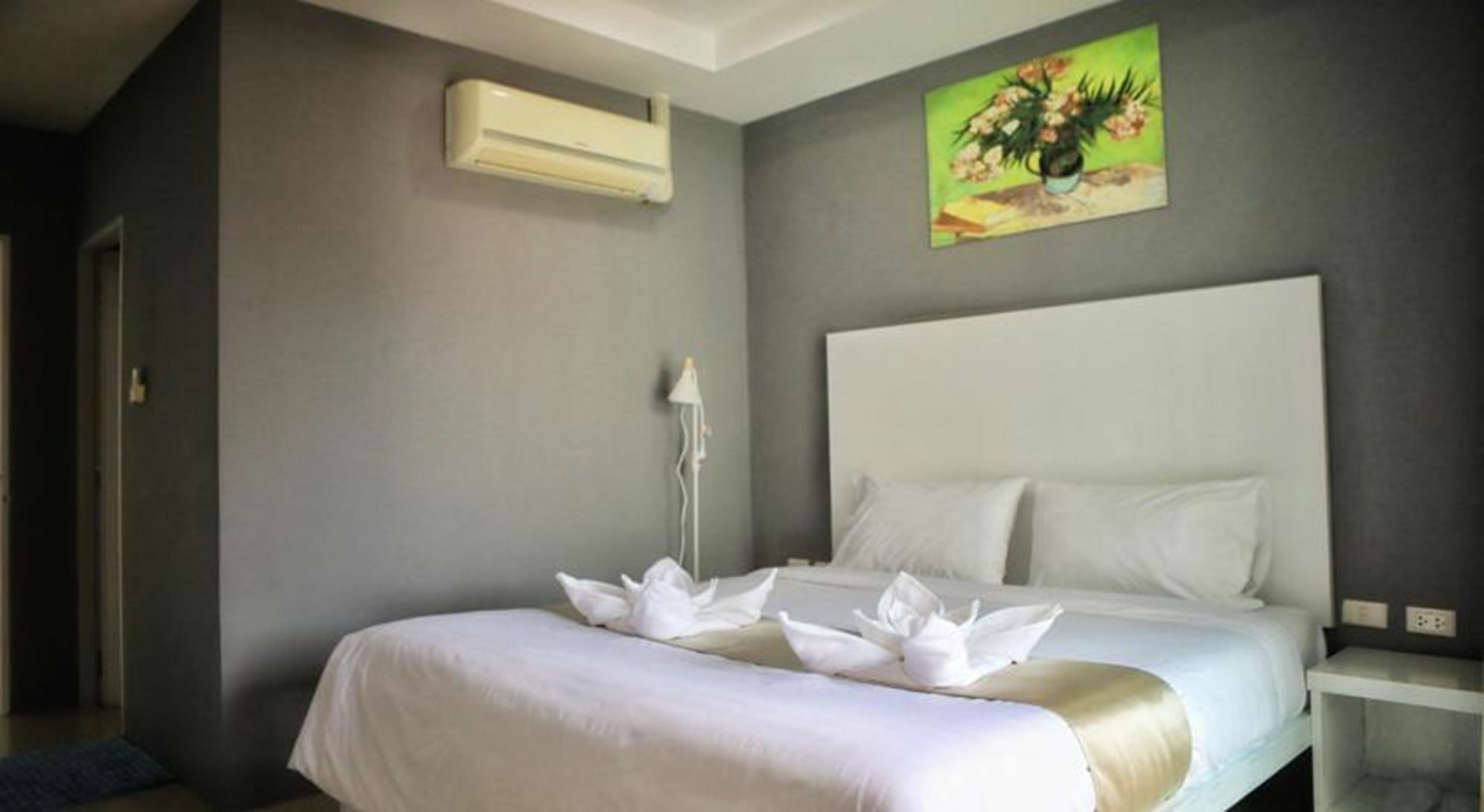 Guan Chao Yin Hotel Patong ภายนอก รูปภาพ